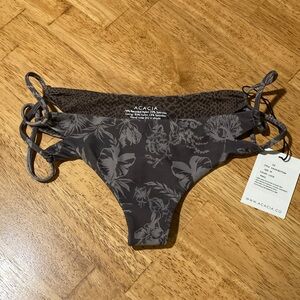 Acacia Kauai NWT sz M